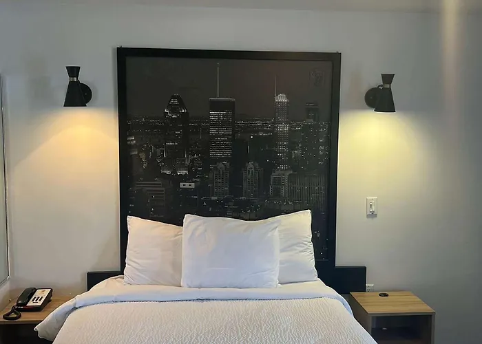 Motel: Super 8 By Wyndham Montreal