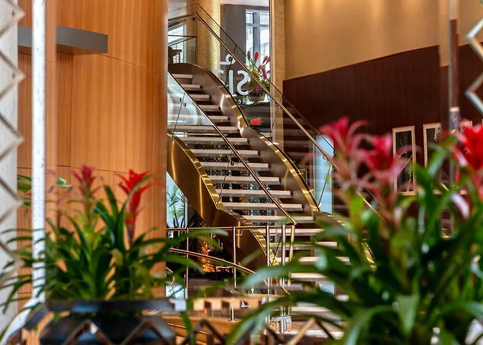 Hotel Le Crystal Montreal